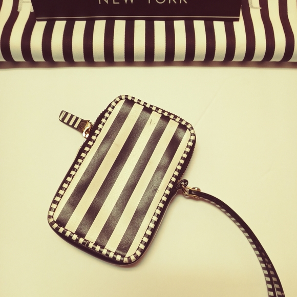 ❤️Henri Bendel Striped and Slim Credit Card and Money Wrislet❤️ - Picture 3 of 9